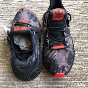 ADIDAS Originals Prophere in Black/Solar Red MNS 7